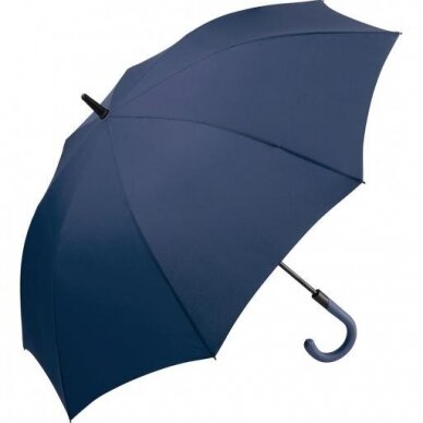 Elegantiškas vidutinio dydžio skėtis su spalvota rankena ir dirbtinės odos elementais