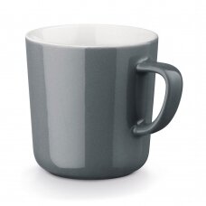 Spalvotas keramikinis puodelis su patogia rankena